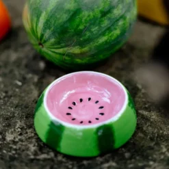 Little&Bigger Juicy Vibes katteskål i keramikk vannmelon